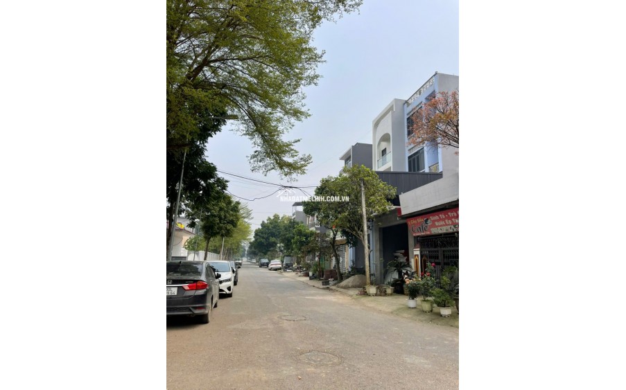 Lô Góc trung tâm hành chính Mê Linh (cũ). khu đông dân ít người bán